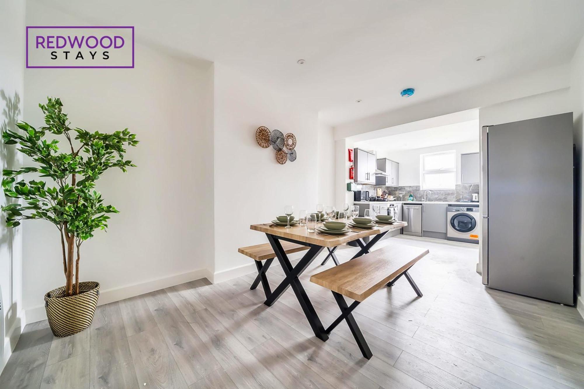 Brand New, 2 Bed 1 Bath, Modern Town Center Apartment, Free Wifi & Netflix By Redwood Stays オールダーショット エクステリア 写真