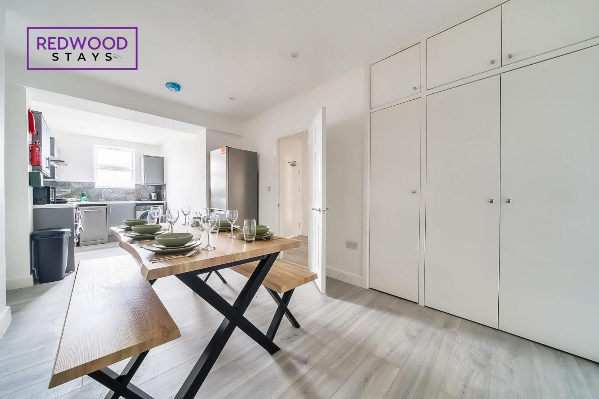 Brand New, 2 Bed 1 Bath, Modern Town Center Apartment, Free Wifi & Netflix By Redwood Stays オールダーショット エクステリア 写真