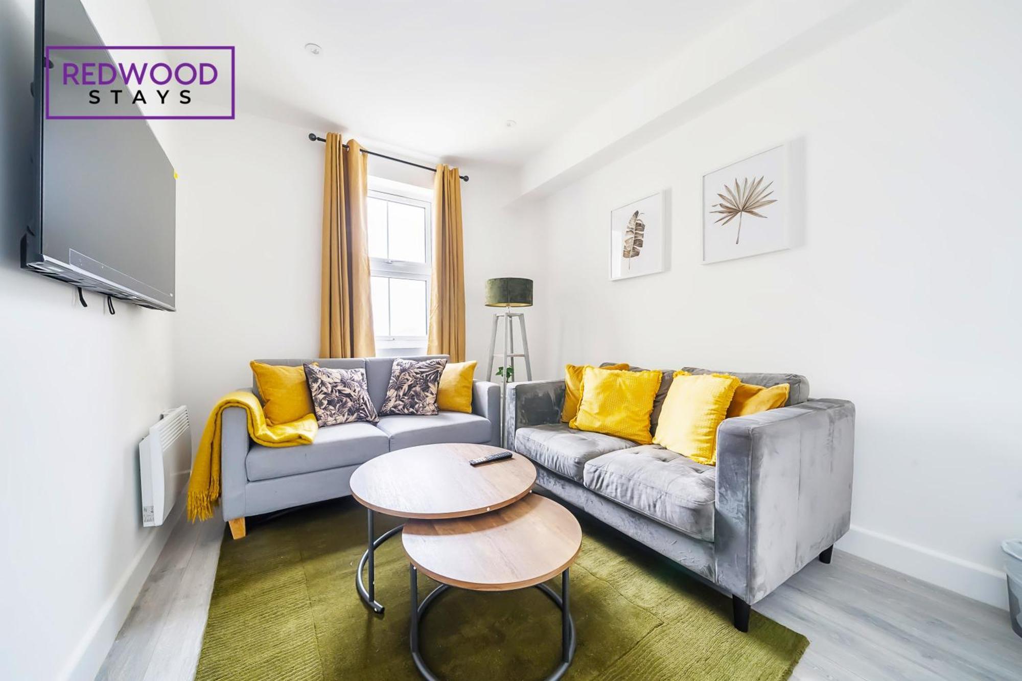 Brand New, 2 Bed 1 Bath, Modern Town Center Apartment, Free Wifi & Netflix By Redwood Stays オールダーショット エクステリア 写真