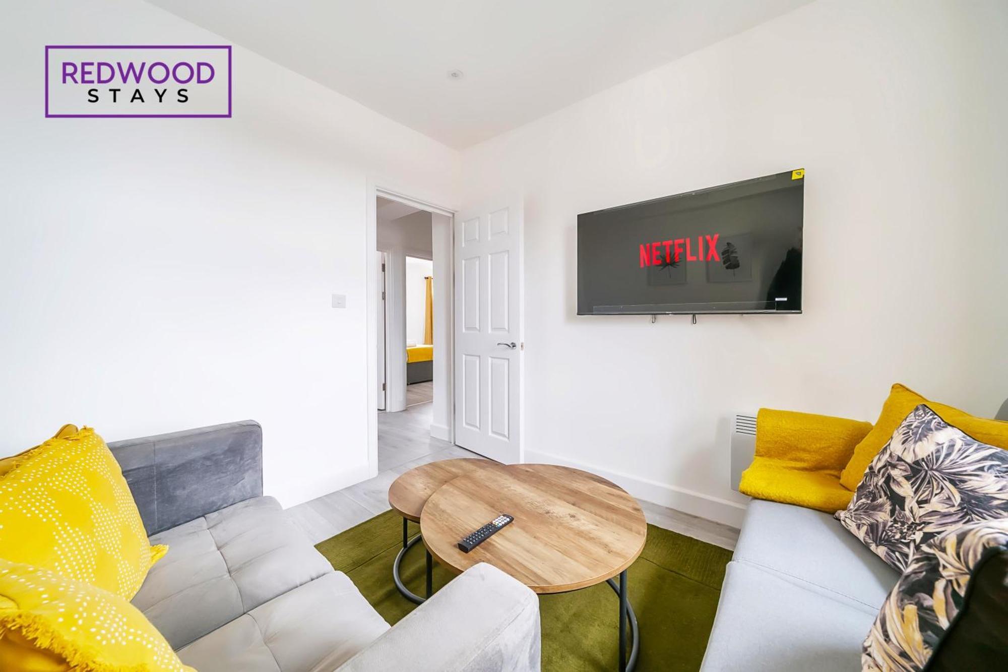Brand New, 2 Bed 1 Bath, Modern Town Center Apartment, Free Wifi & Netflix By Redwood Stays オールダーショット エクステリア 写真