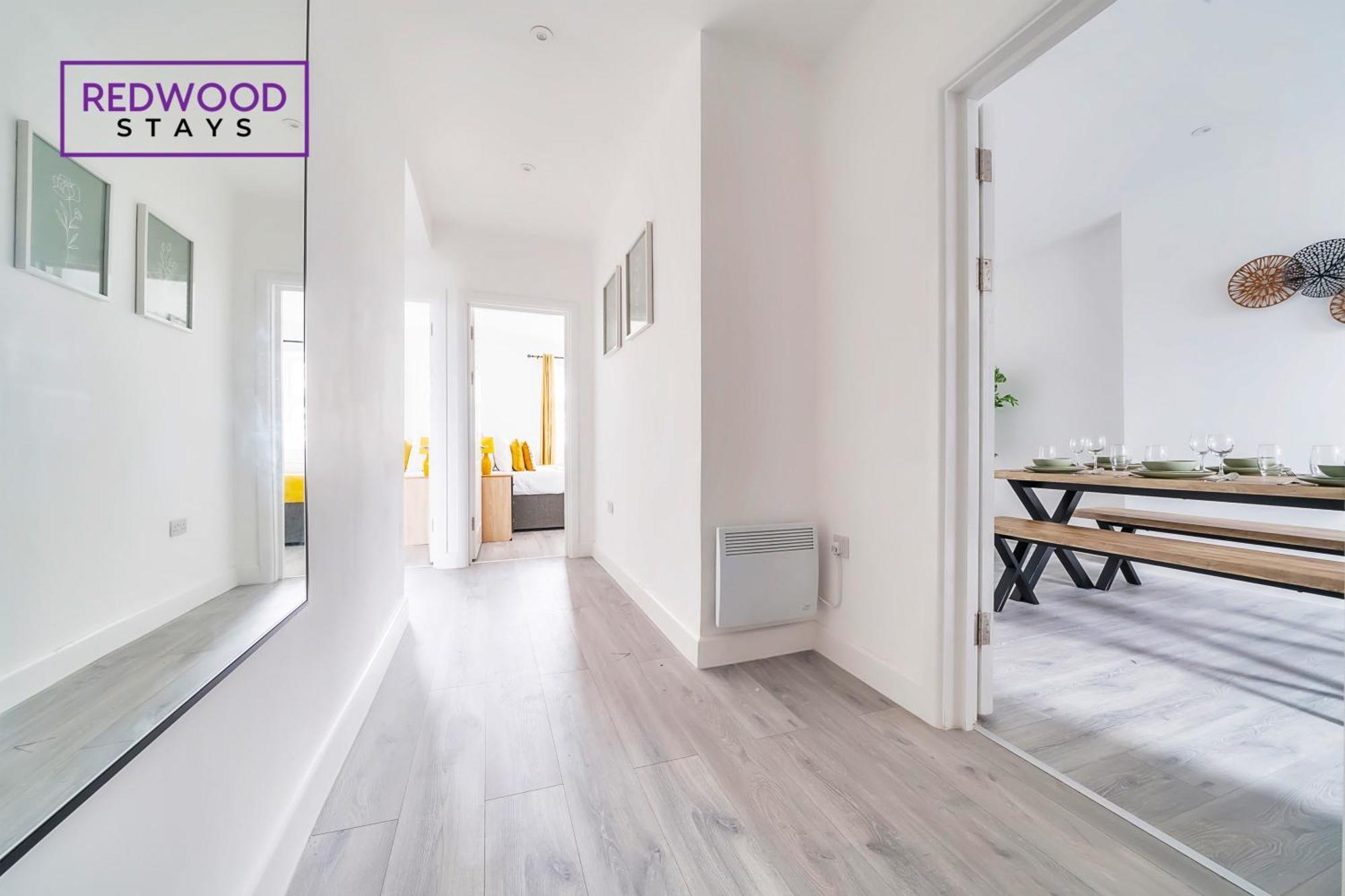 Brand New, 2 Bed 1 Bath, Modern Town Center Apartment, Free Wifi & Netflix By Redwood Stays オールダーショット エクステリア 写真