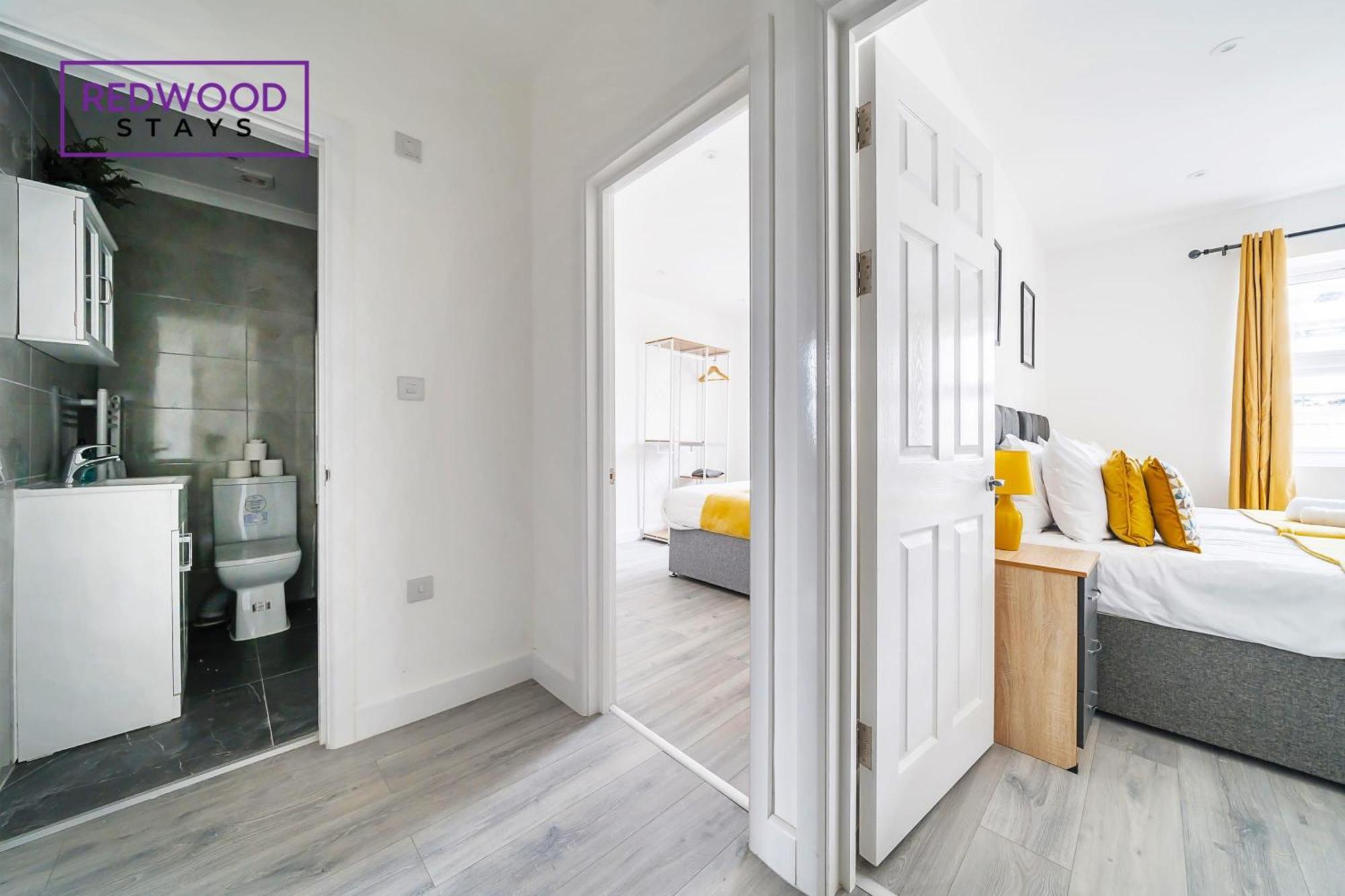 Brand New, 2 Bed 1 Bath, Modern Town Center Apartment, Free Wifi & Netflix By Redwood Stays オールダーショット エクステリア 写真