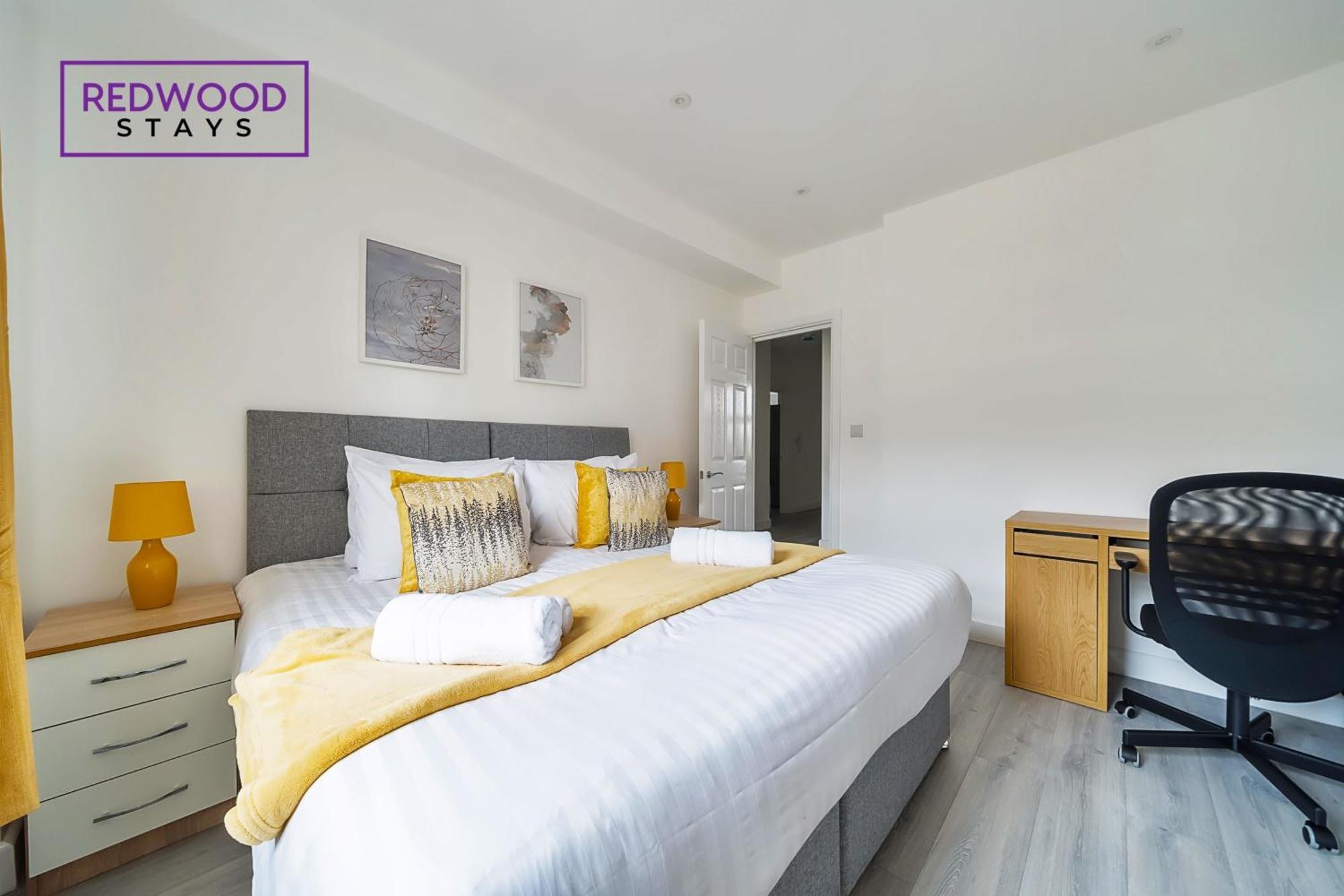 Brand New, 2 Bed 1 Bath, Modern Town Center Apartment, Free Wifi & Netflix By Redwood Stays オールダーショット エクステリア 写真