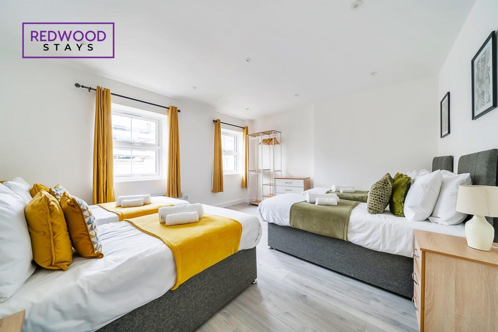 Brand New, 2 Bed 1 Bath, Modern Town Center Apartment, Free Wifi & Netflix By Redwood Stays オールダーショット エクステリア 写真