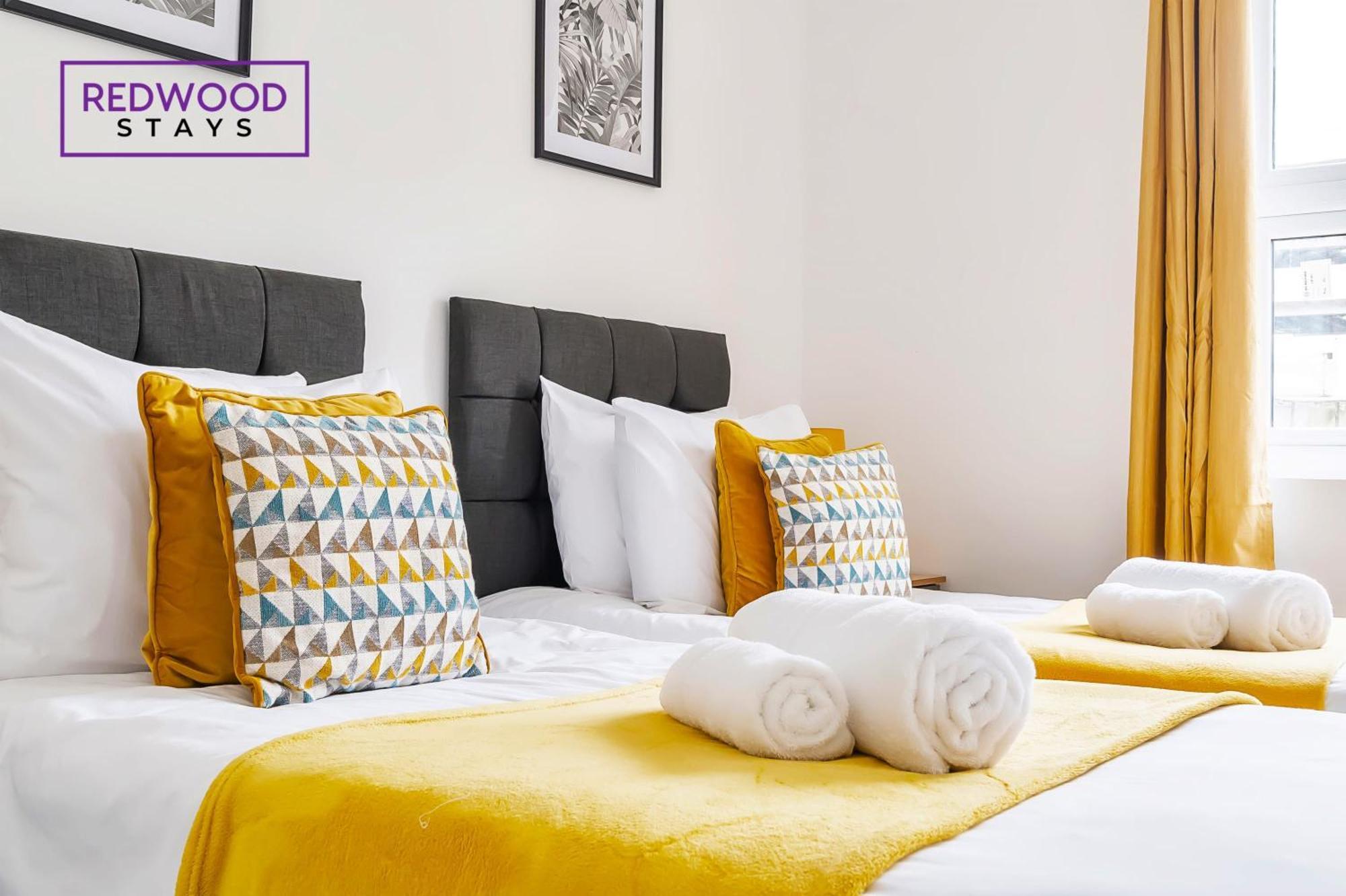 Brand New, 2 Bed 1 Bath, Modern Town Center Apartment, Free Wifi & Netflix By Redwood Stays オールダーショット エクステリア 写真