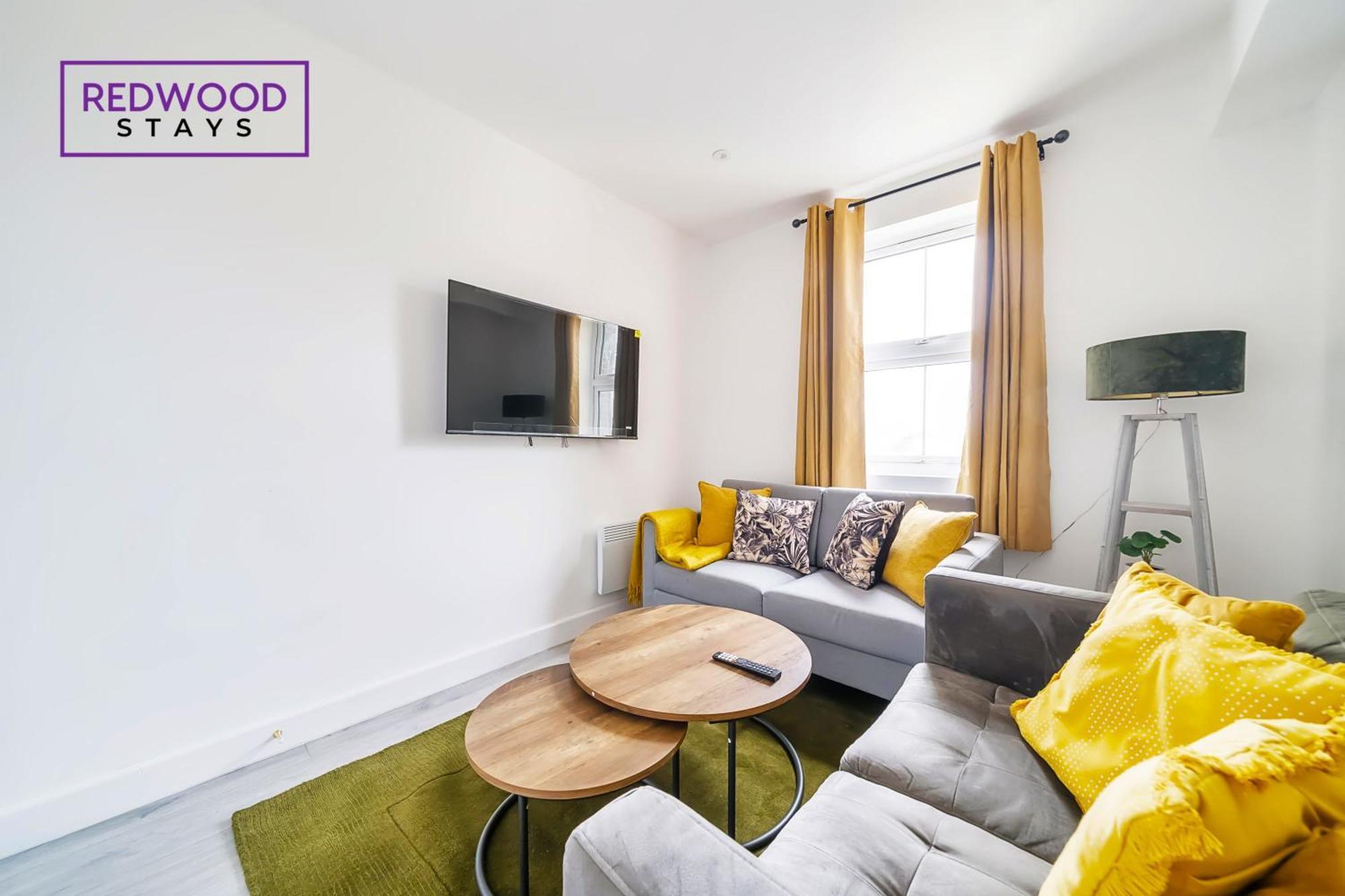 Brand New, 2 Bed 1 Bath, Modern Town Center Apartment, Free Wifi & Netflix By Redwood Stays オールダーショット エクステリア 写真
